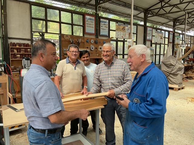 Trierer Schreinerteams in Olgapuri